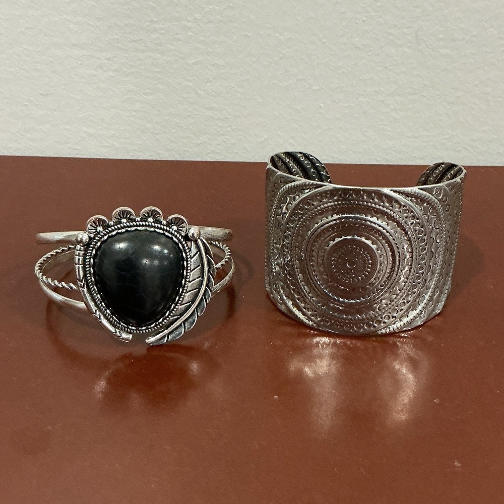Silver Tone  Cuff  Bracelet  –‎ Black   Oval  Stone  Boho  Western   Lot Of 2